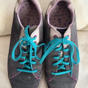 Ahnu Goat Sneakers Women's sz 9.5